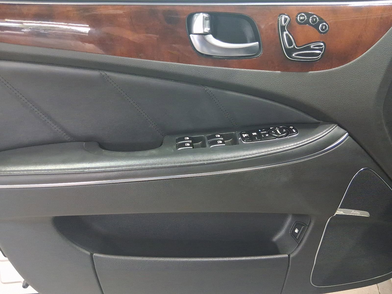 Used 2014 Hyundai Equus Signature RWD image 19