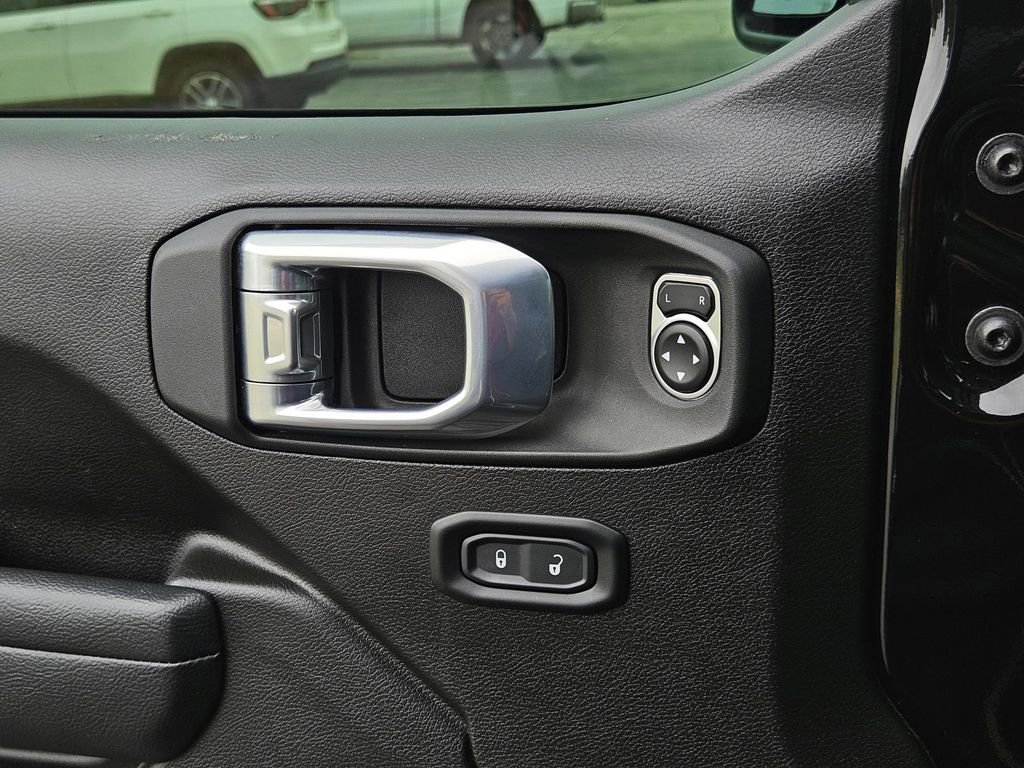 Used 2025 Jeep Wrangler Unlimited Sport AWD/4WD image 27