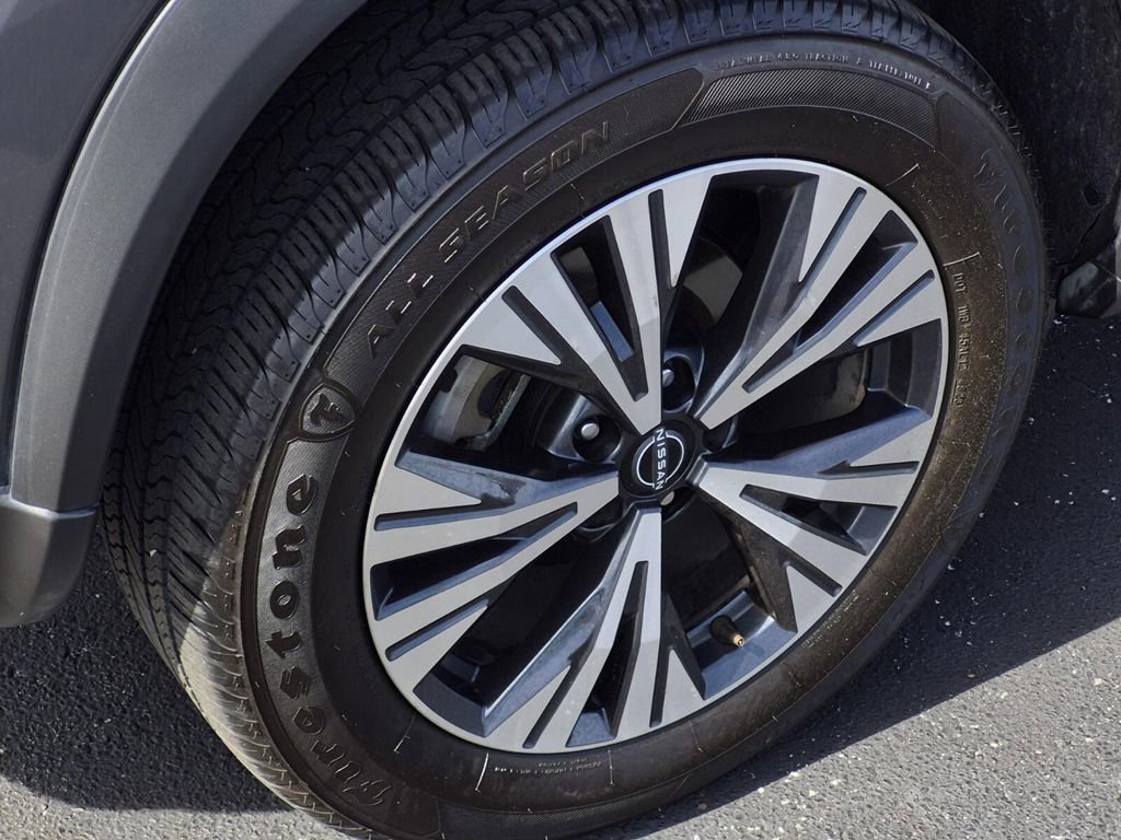 Used 2022 Nissan Rogue SV image 7