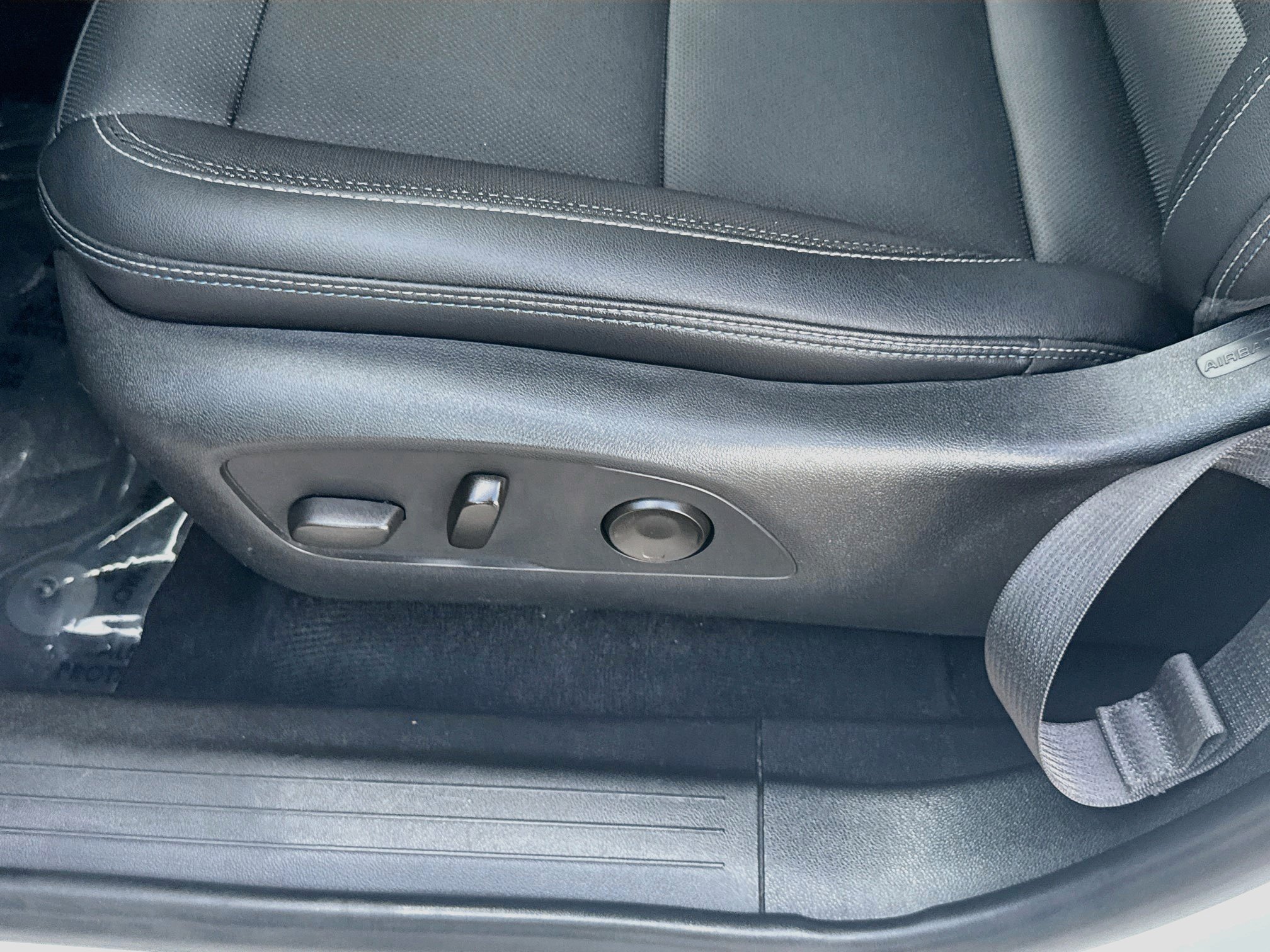 Used 2024 Chevrolet Equinox EV LT FWD image 18