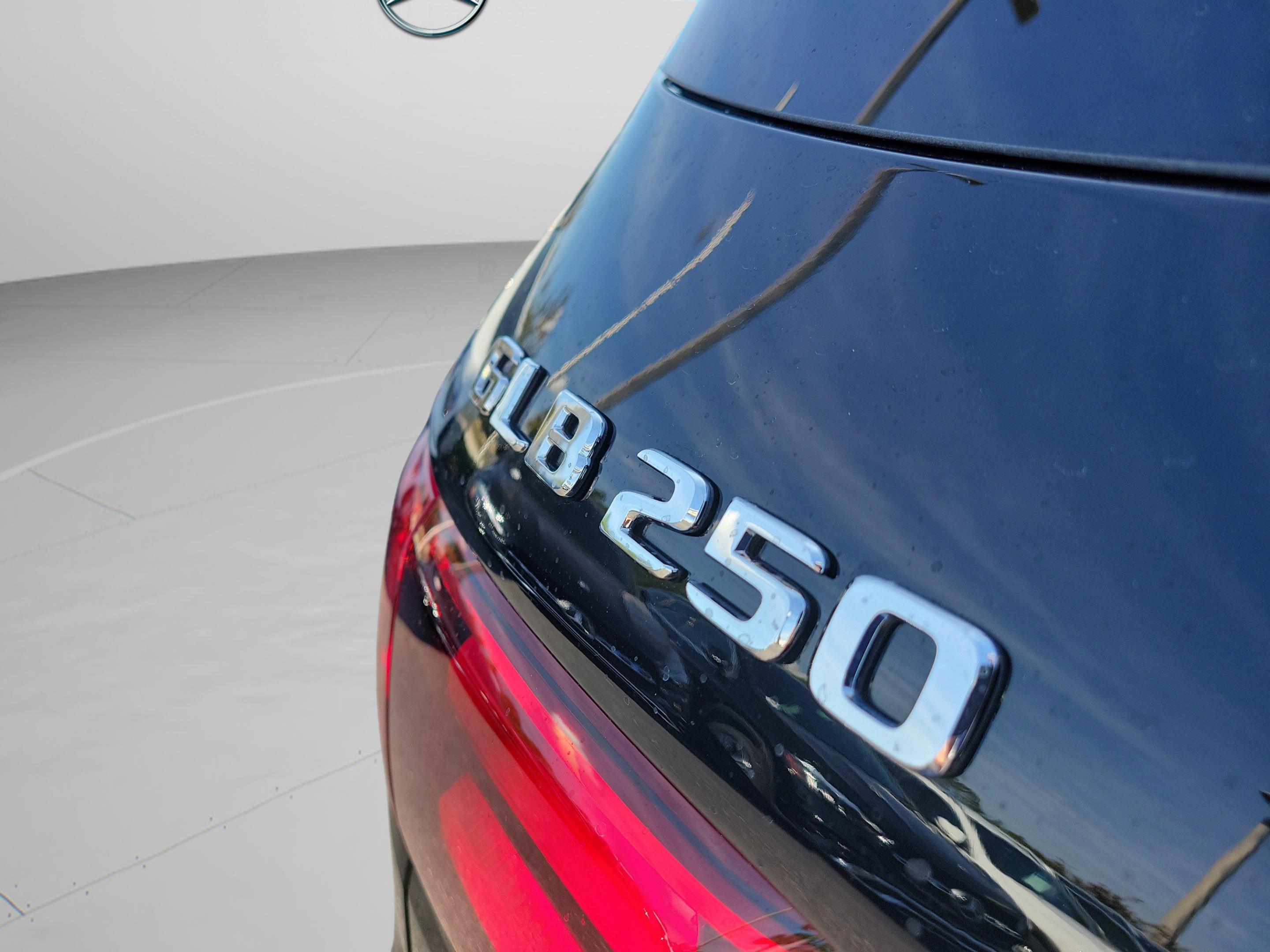 Certified 2025 Mercedes-Benz GLB 250 image 32