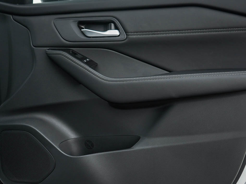 New 2026 Nissan Rogue Dark Armor AWD/4WD image 10