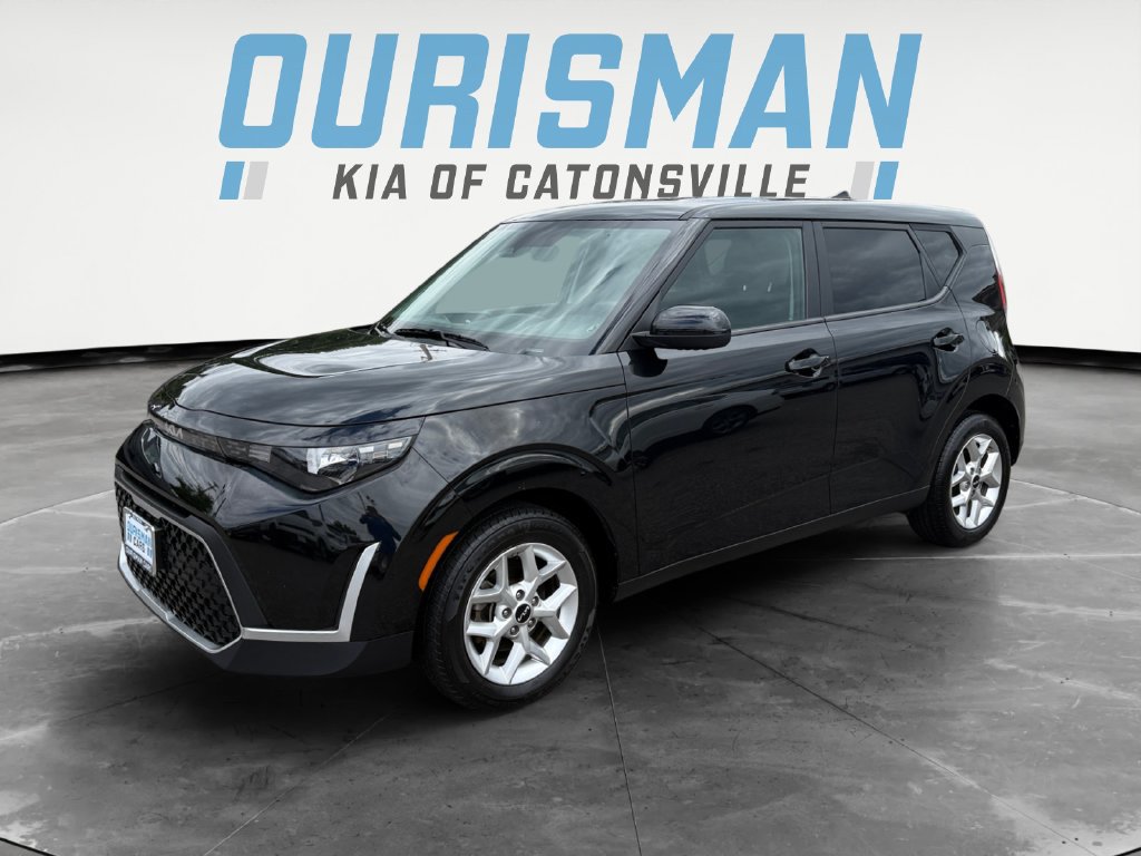 Used 2024 Kia Soul LX w/ Option Group 015 FWD image 2