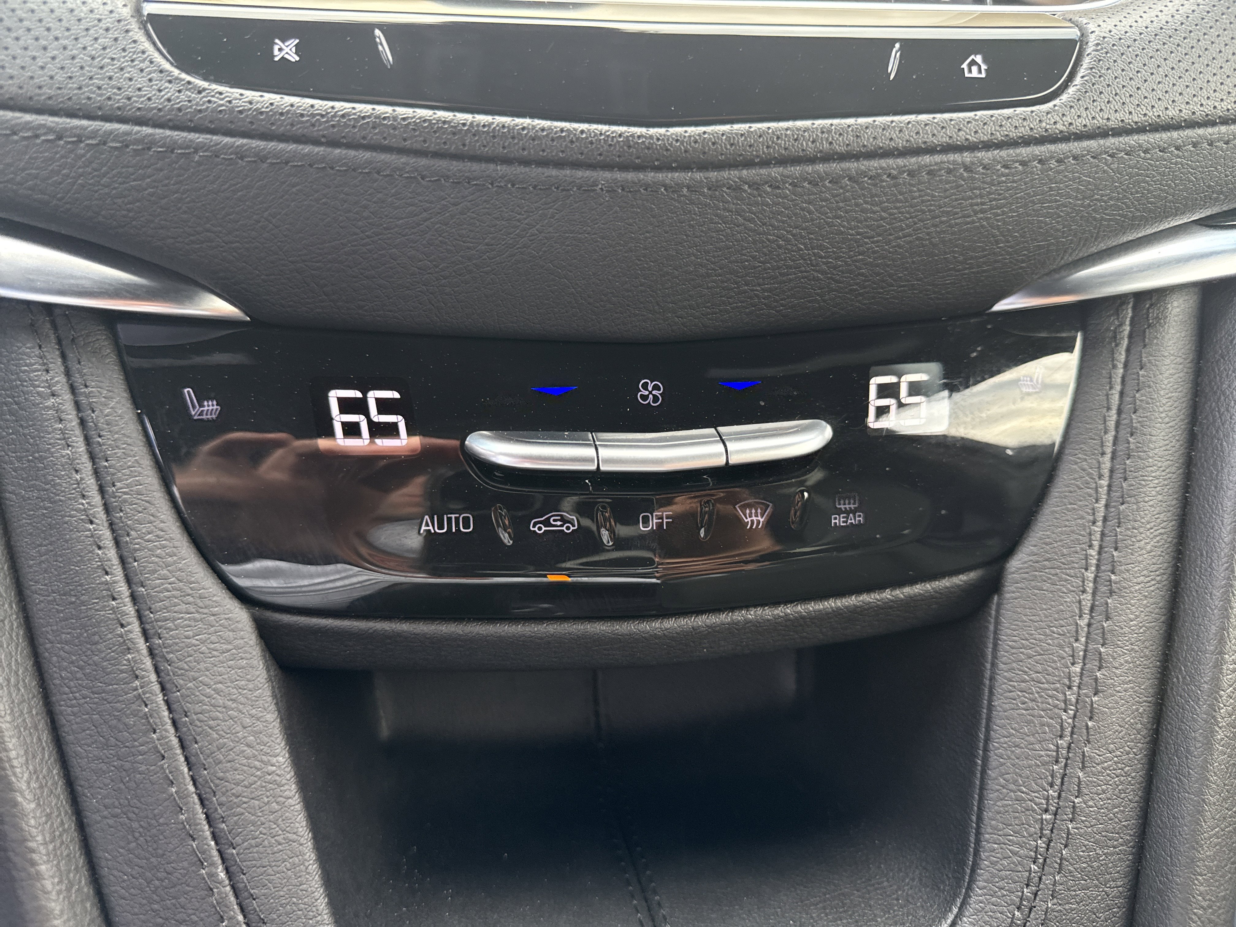 Used 2025 Cadillac XT5 Premium Luxury image 18