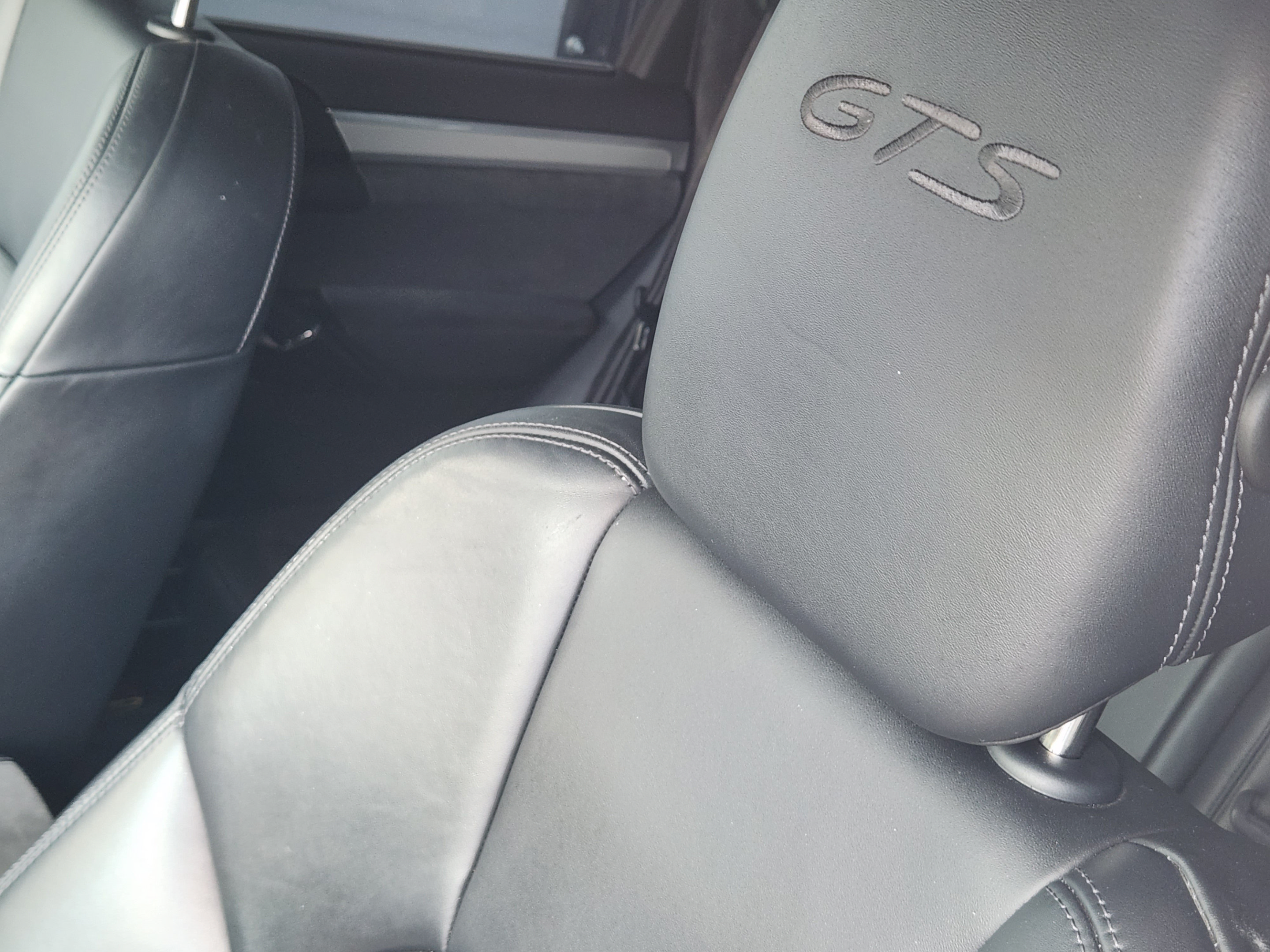 Used 2016 Porsche Cayenne GTS AWD/4WD image 9
