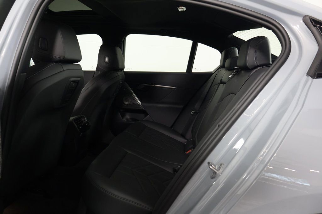 New 2026 BMW i5 eDrive40 w/ M Sport Package AWD/4WD image 6