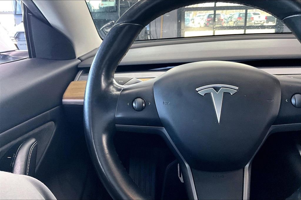 Used 2019 Tesla Model 3 Standard Range Plus image 11