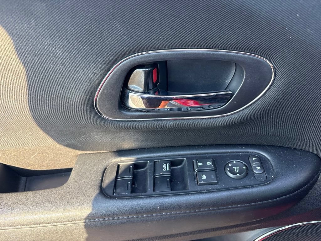 Used 2018 Honda HR-V EX image 17