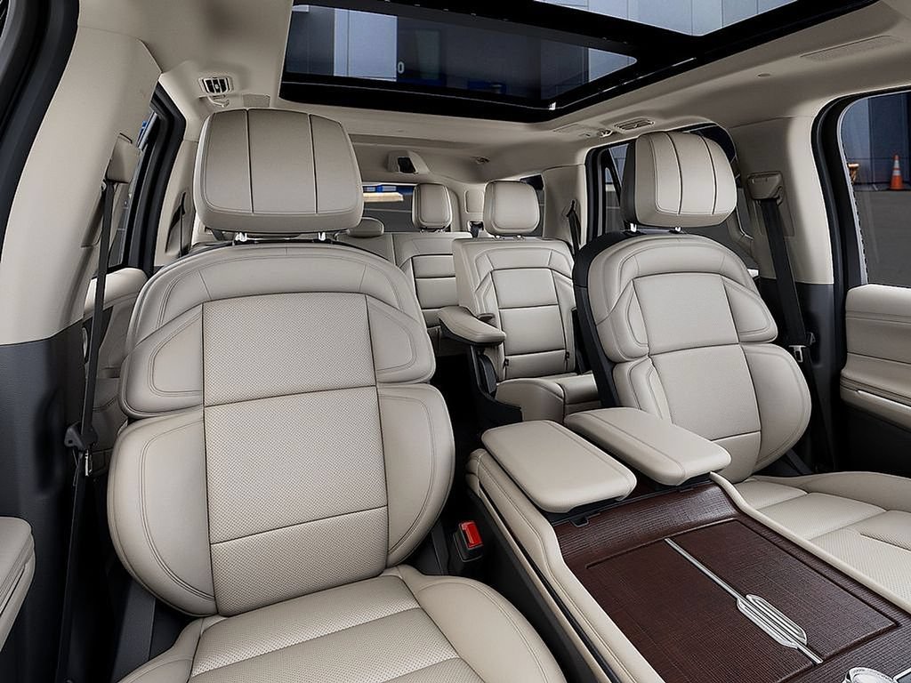 New 2027 Lincoln Navigator Reserve w/ Jet Appearance Package AWD/4WD image 10