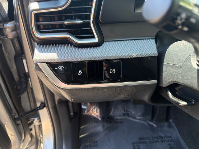 Used 2025 Kia Sportage LX AWD/4WD image 23