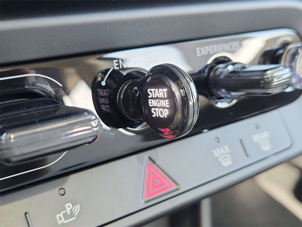 Used 2025 MINI Cooper 2-Door Hardtop image 27