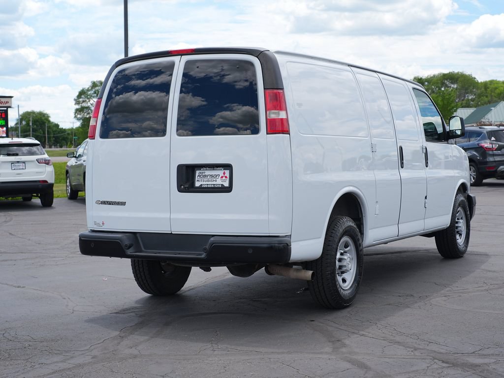 Used 2017 Chevrolet Express 2500 RWD image 3
