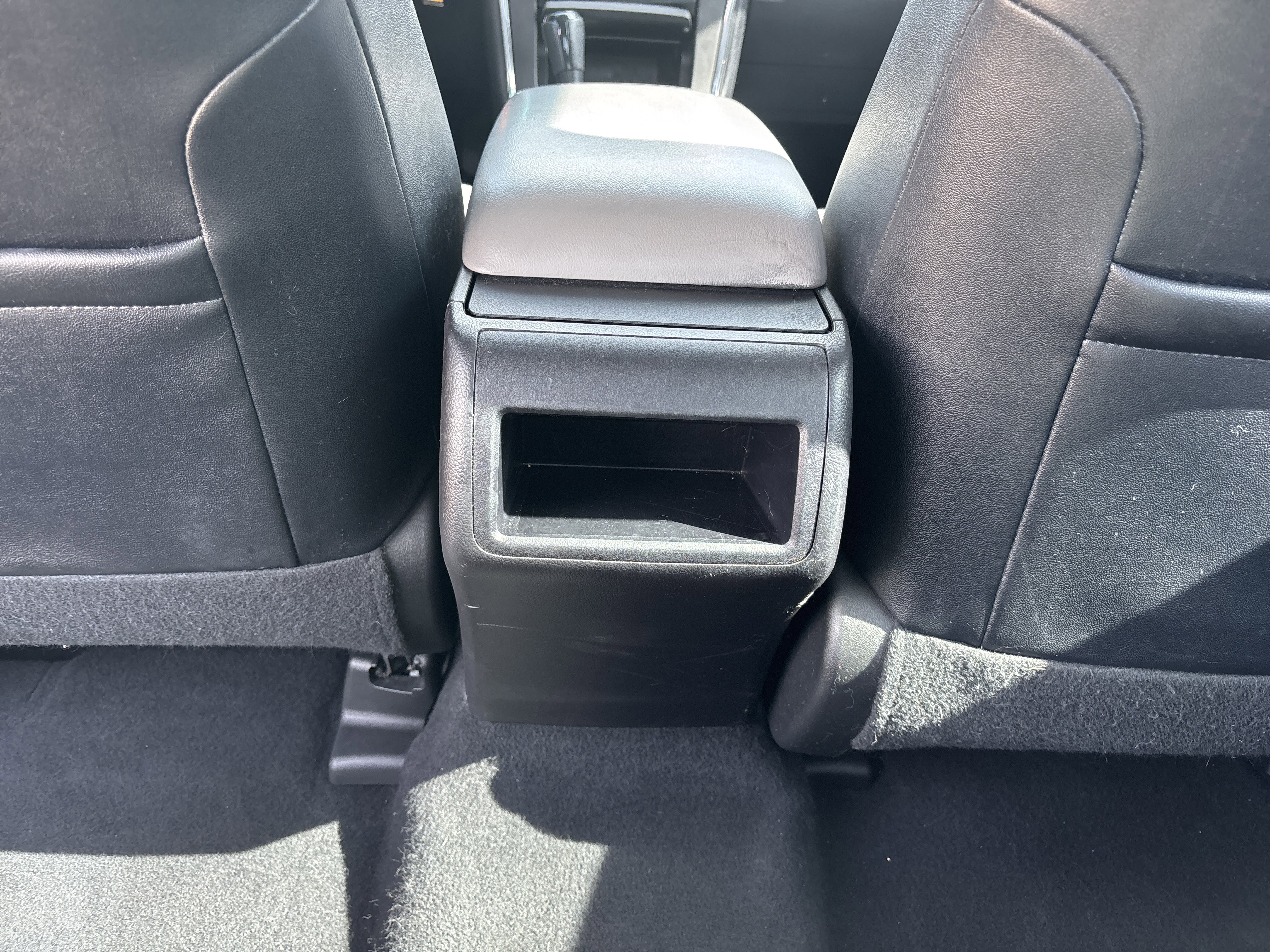 Used 2016 Toyota Camry SE FWD image 32