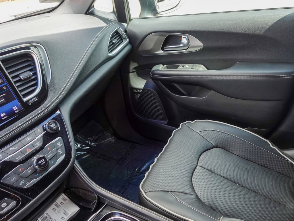 Used 2021 Chrysler Pacifica Limited w/ Premium & Safety Sphere Group image 18