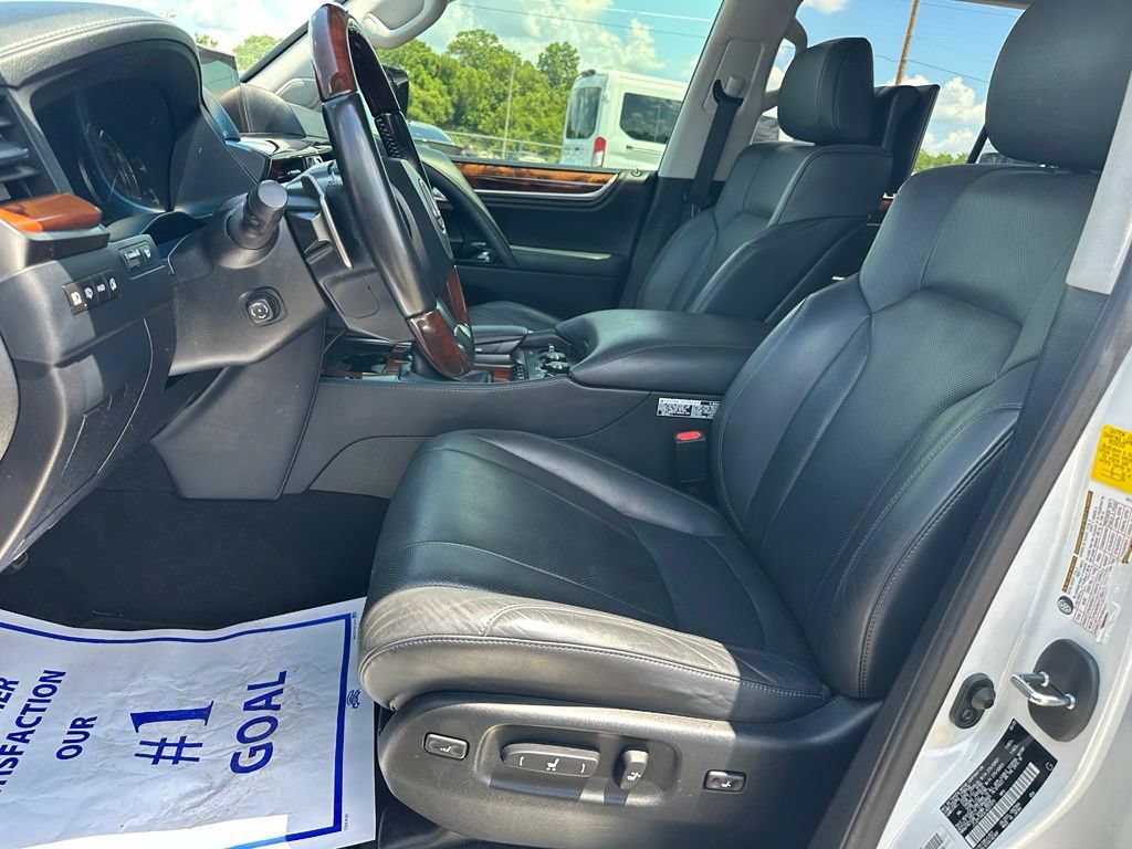 Used 2020 Lexus LX 570 4WD w/ Luxury Package image 27