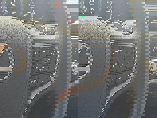 Certified 2025 Lexus ES 300h w/ Premium Package image 24