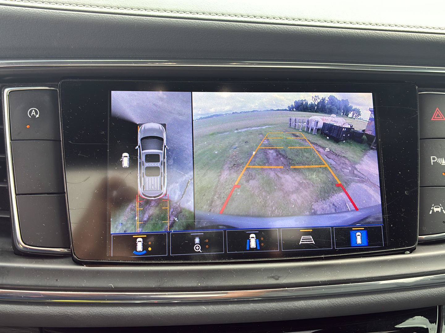 Used 2024 Buick Enclave Essence w/ Experience Buick Package FWD image 21