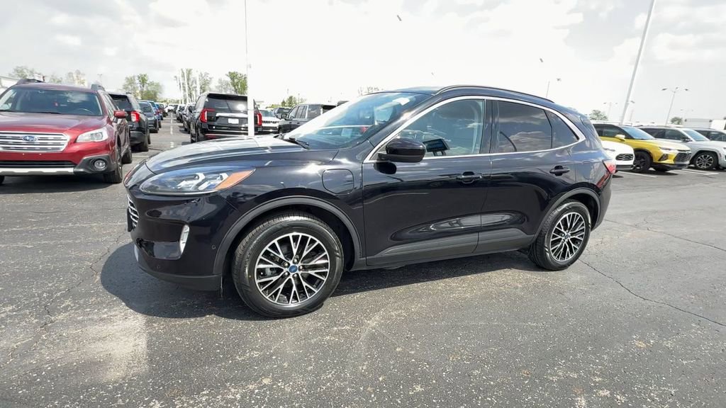 Used 2022 Ford Escape Titanium w/ Titanium Premium Package FWD image 4