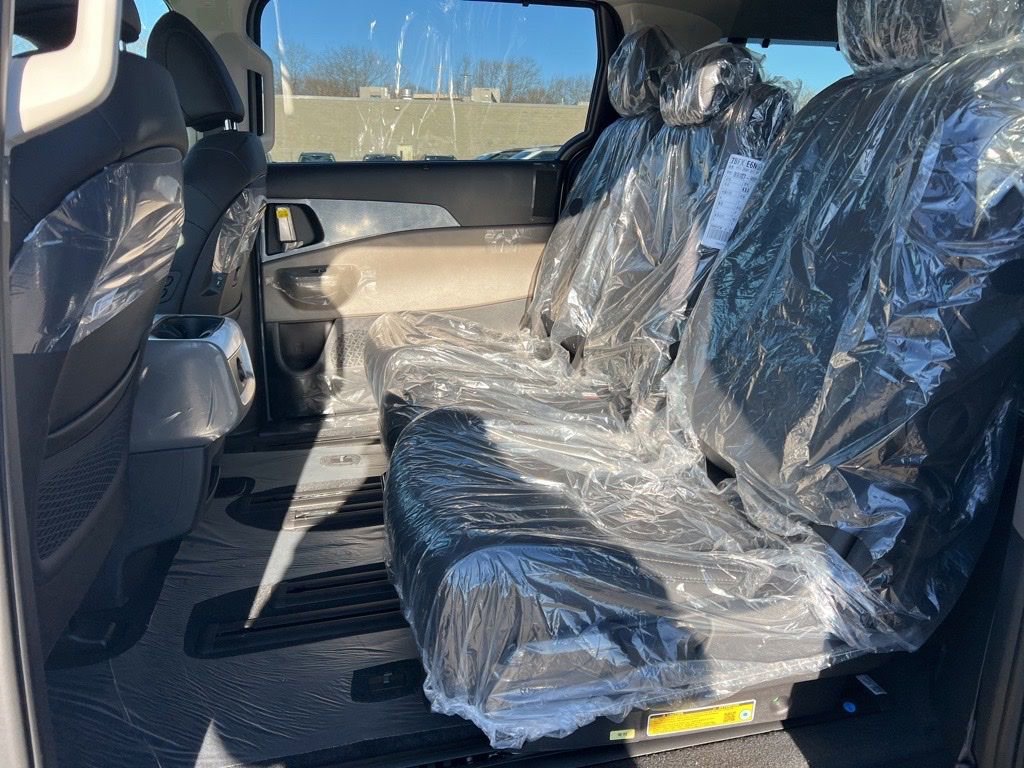 New 2026 Kia Carnival EX image 13