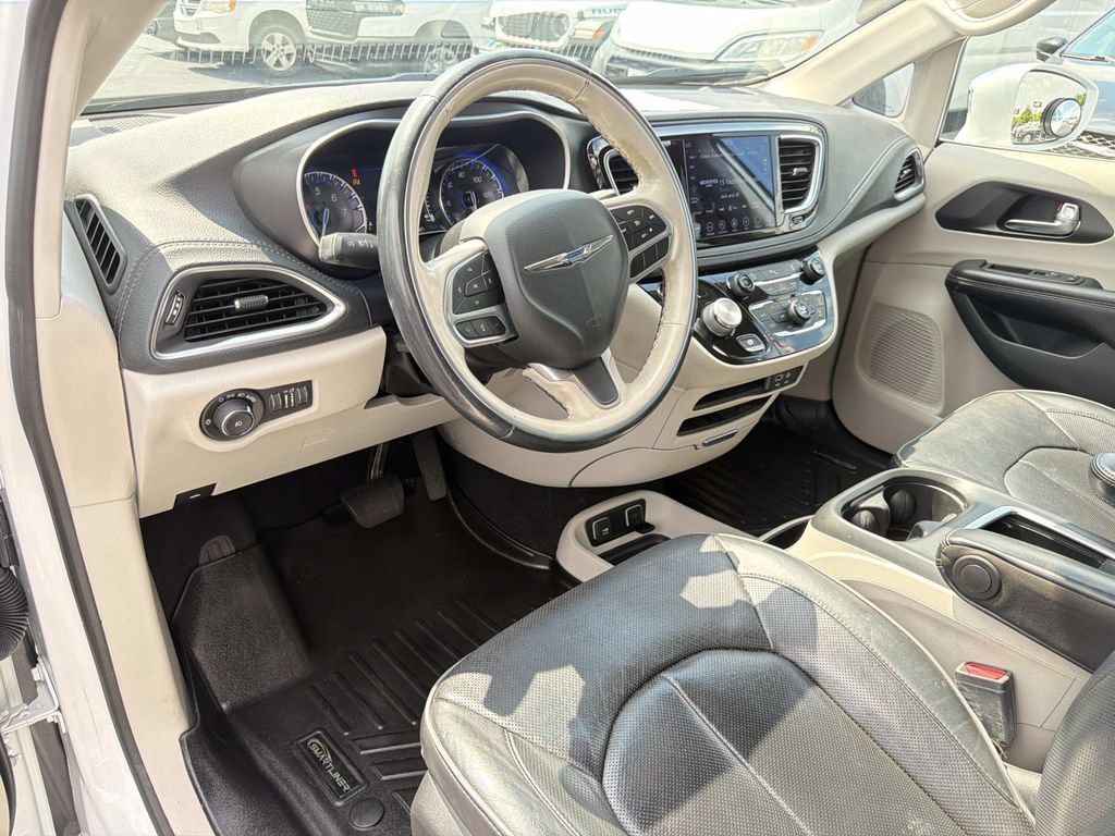 Used 2020 Chrysler Pacifica Limited FWD image 26