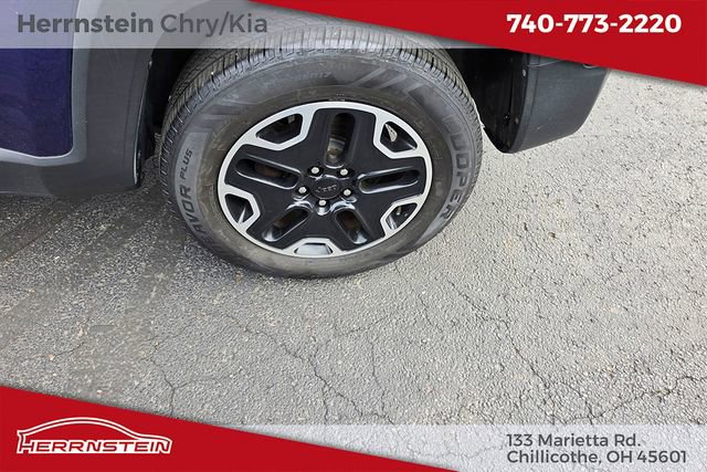 Used 2017 Jeep Renegade Trailhawk w/ Premium Trailhawk Package AWD/4WD image 23