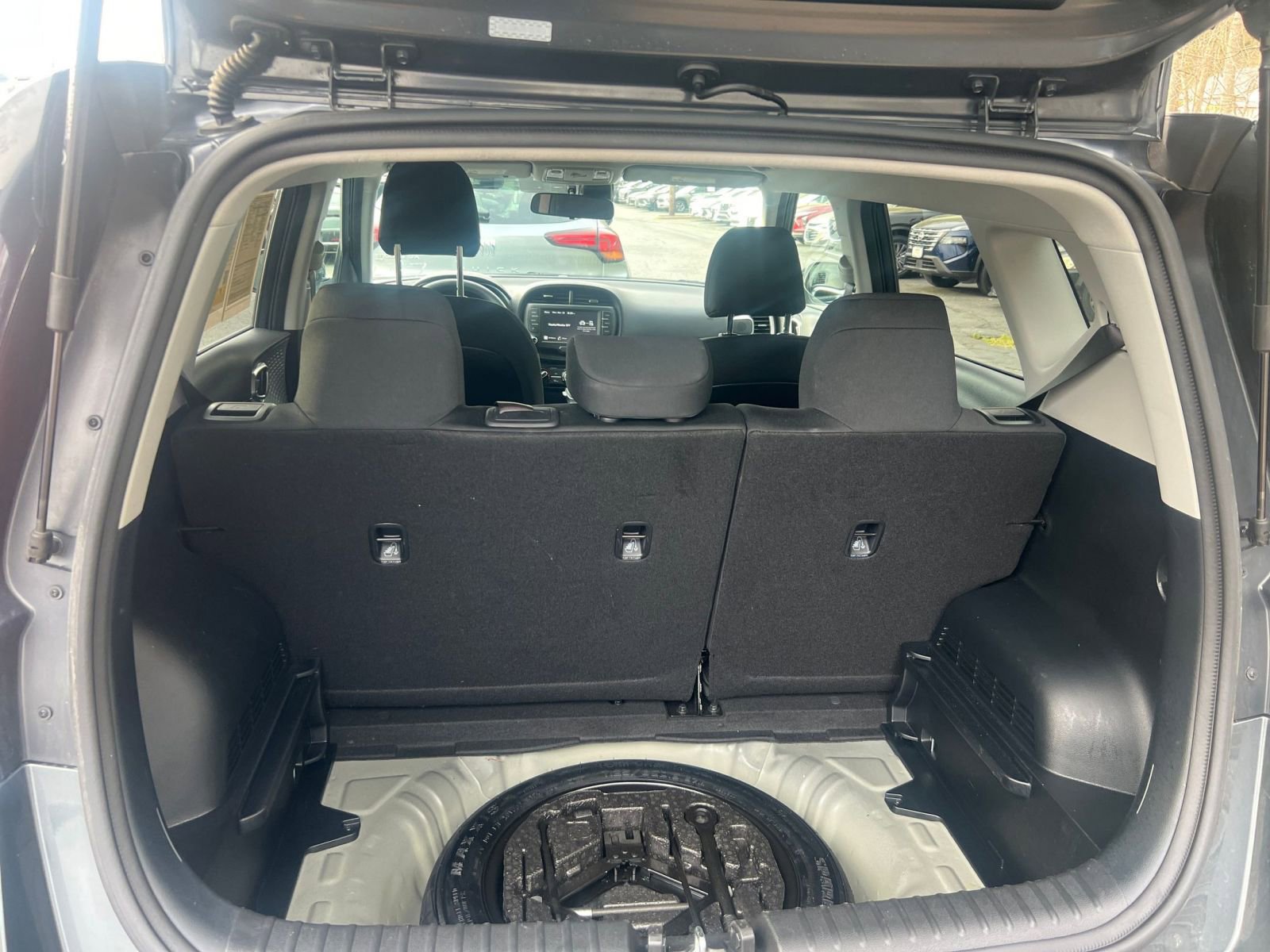 Used 2025 Kia Soul LX w/ LX Technology Package FWD image 27