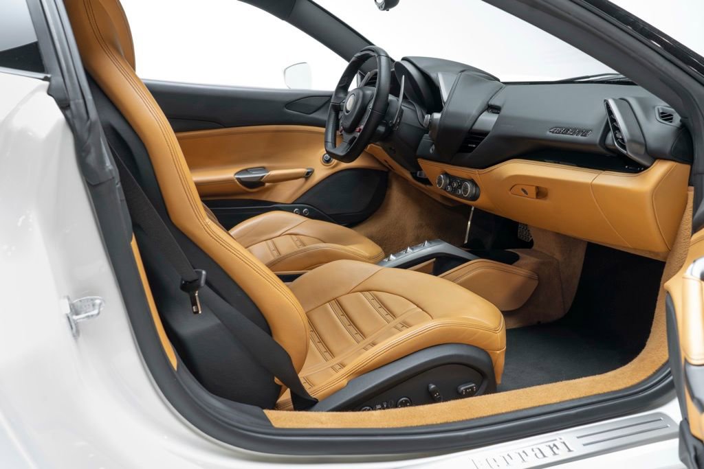 Used 2016 Ferrari 488 GTB RWD image 34