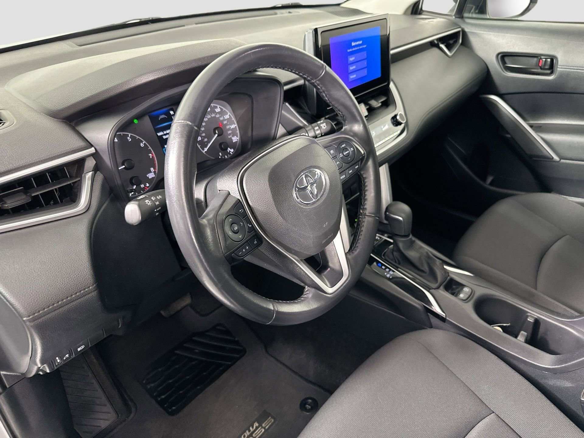 Used 2024 Toyota Corolla Cross LE image 10