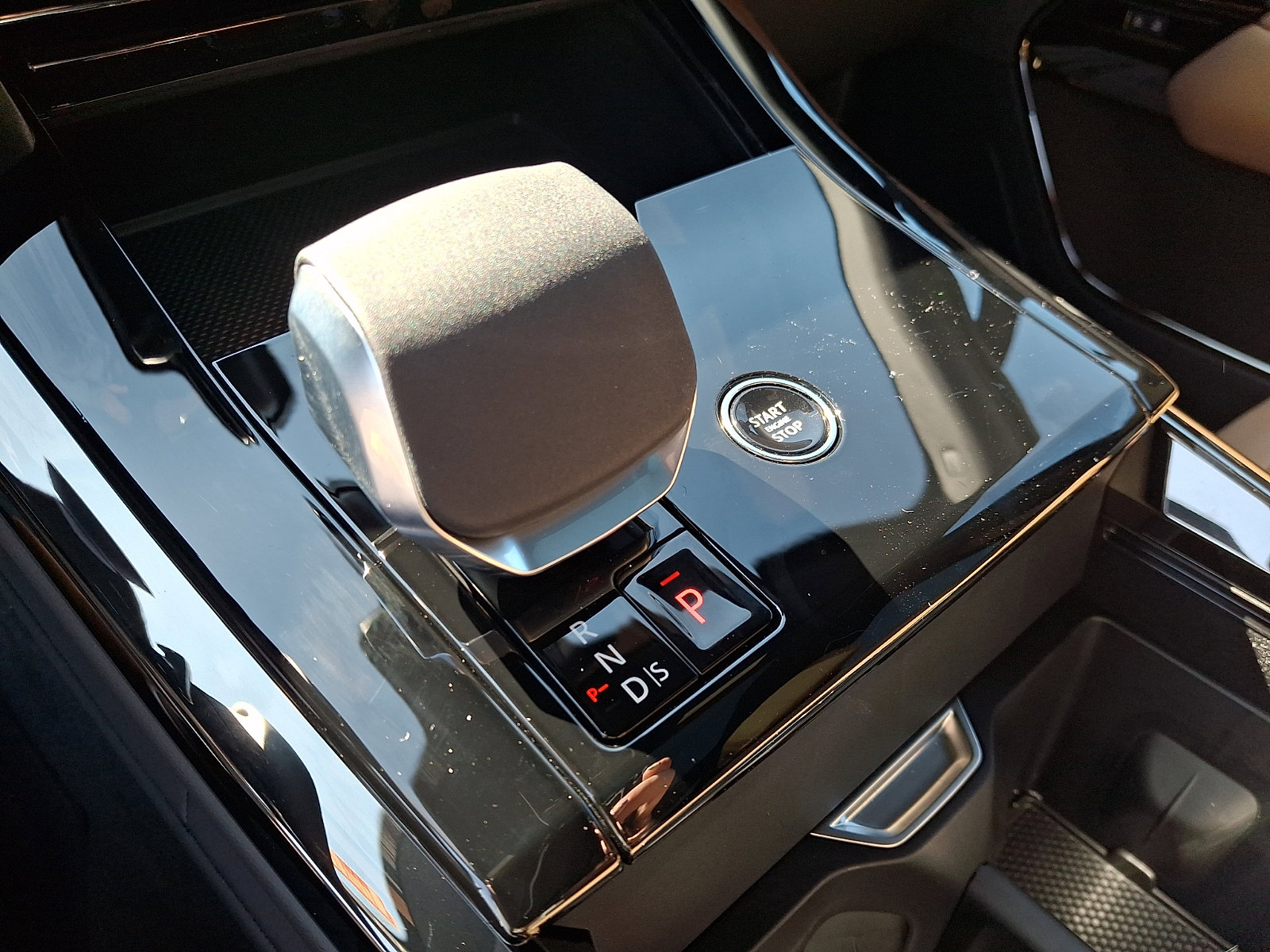 New 2026 Land Rover Range Rover Sport SE image 13