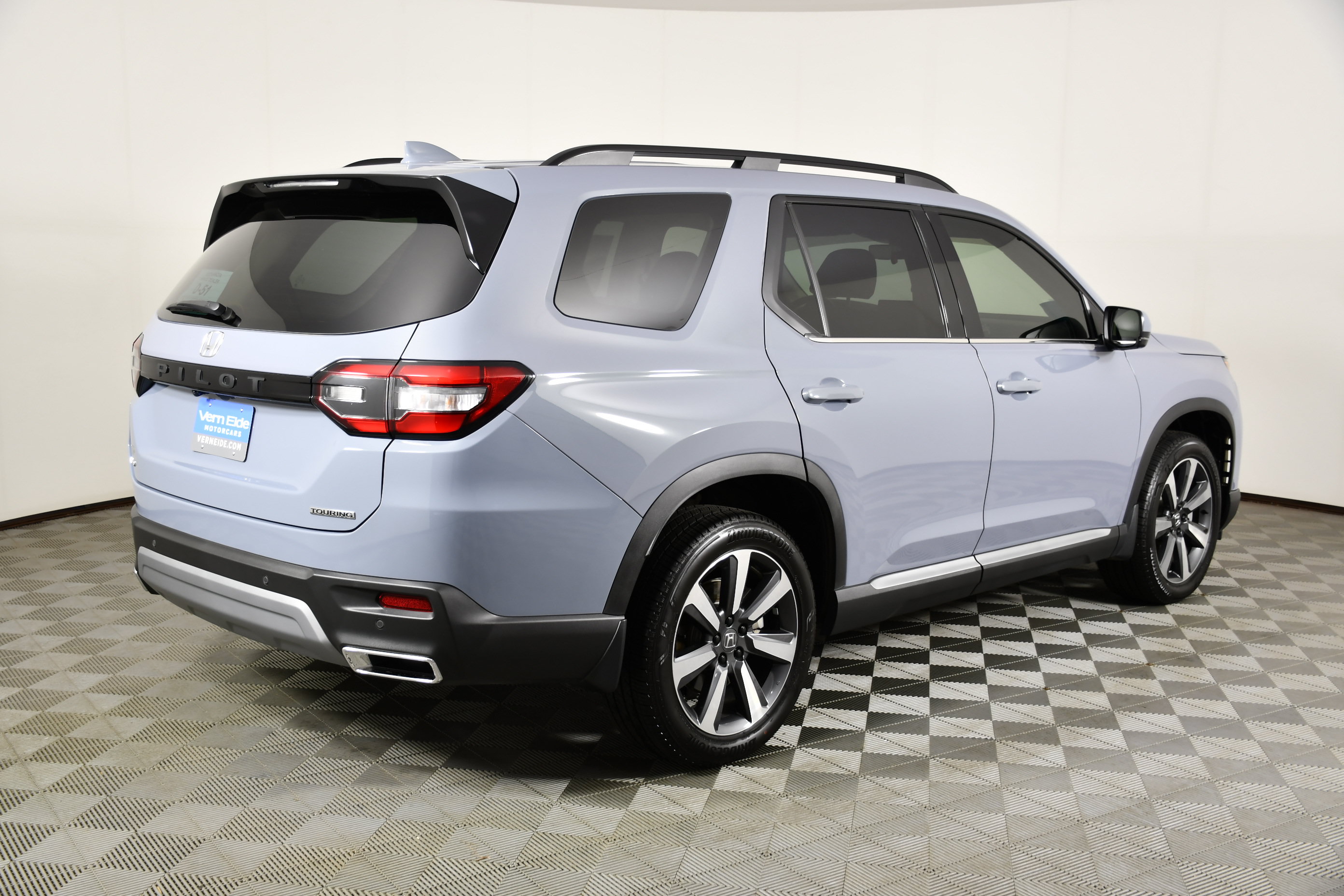 Certified 2025 Honda Pilot Touring image 6