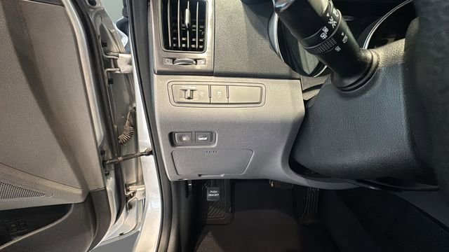 Used 2012 Hyundai Sonata Hybrid w/ Leather Pkg image 17