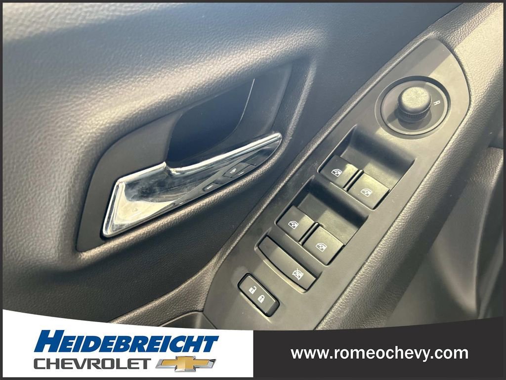 Certified 2022 Chevrolet Trax LT w/ LT Convenience Package AWD/4WD image 11