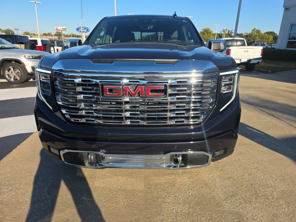 Used 2025 GMC Sierra 1500 Denali w/ Technology Package AWD/4WD image 9