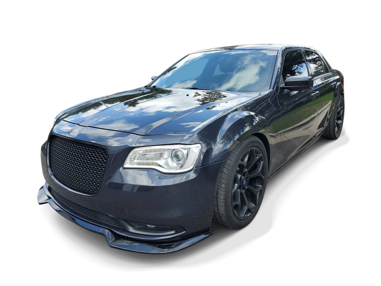 Used 2019 Chrysler 300 C RWD image 2