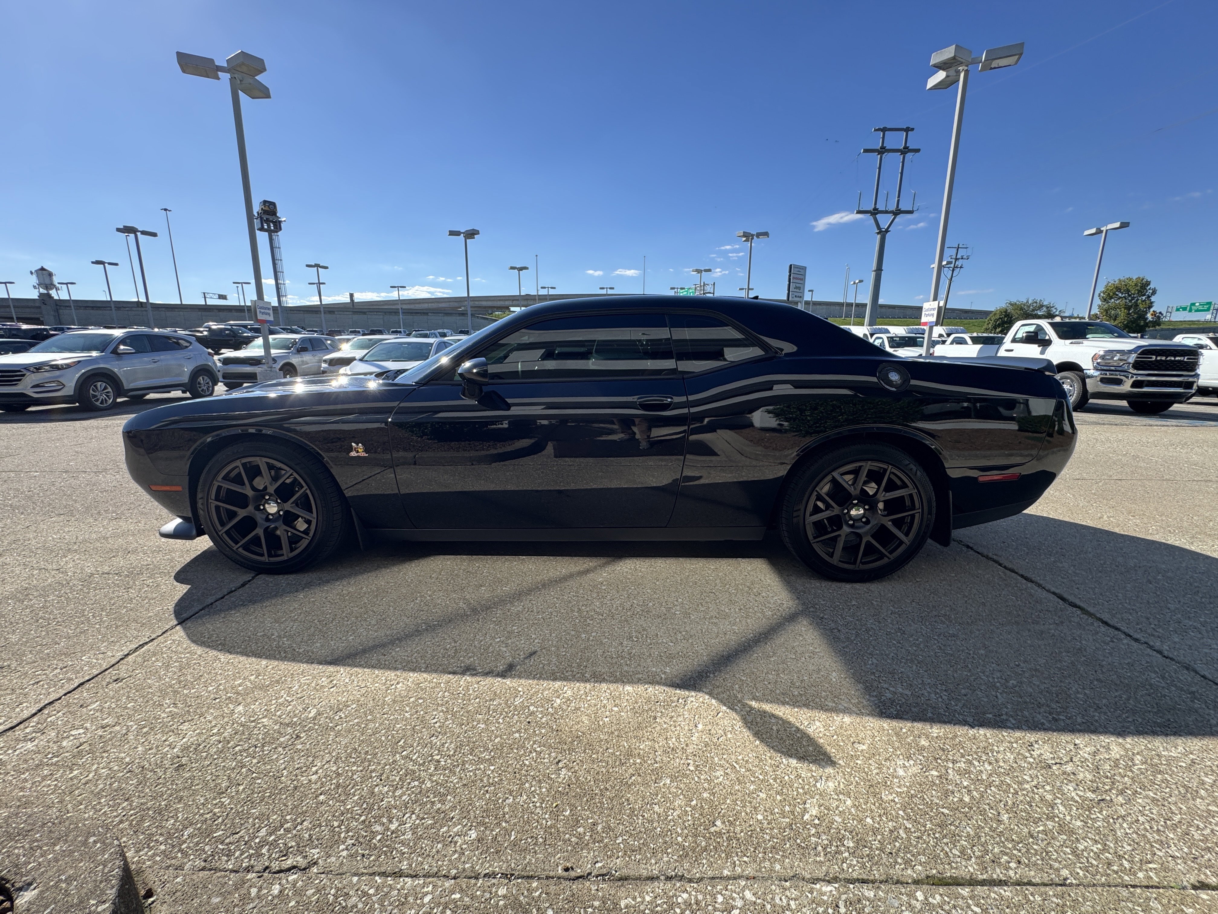 Used 2016 Dodge Challenger R/T Scat Pack w/ Leather Interior Group image 11