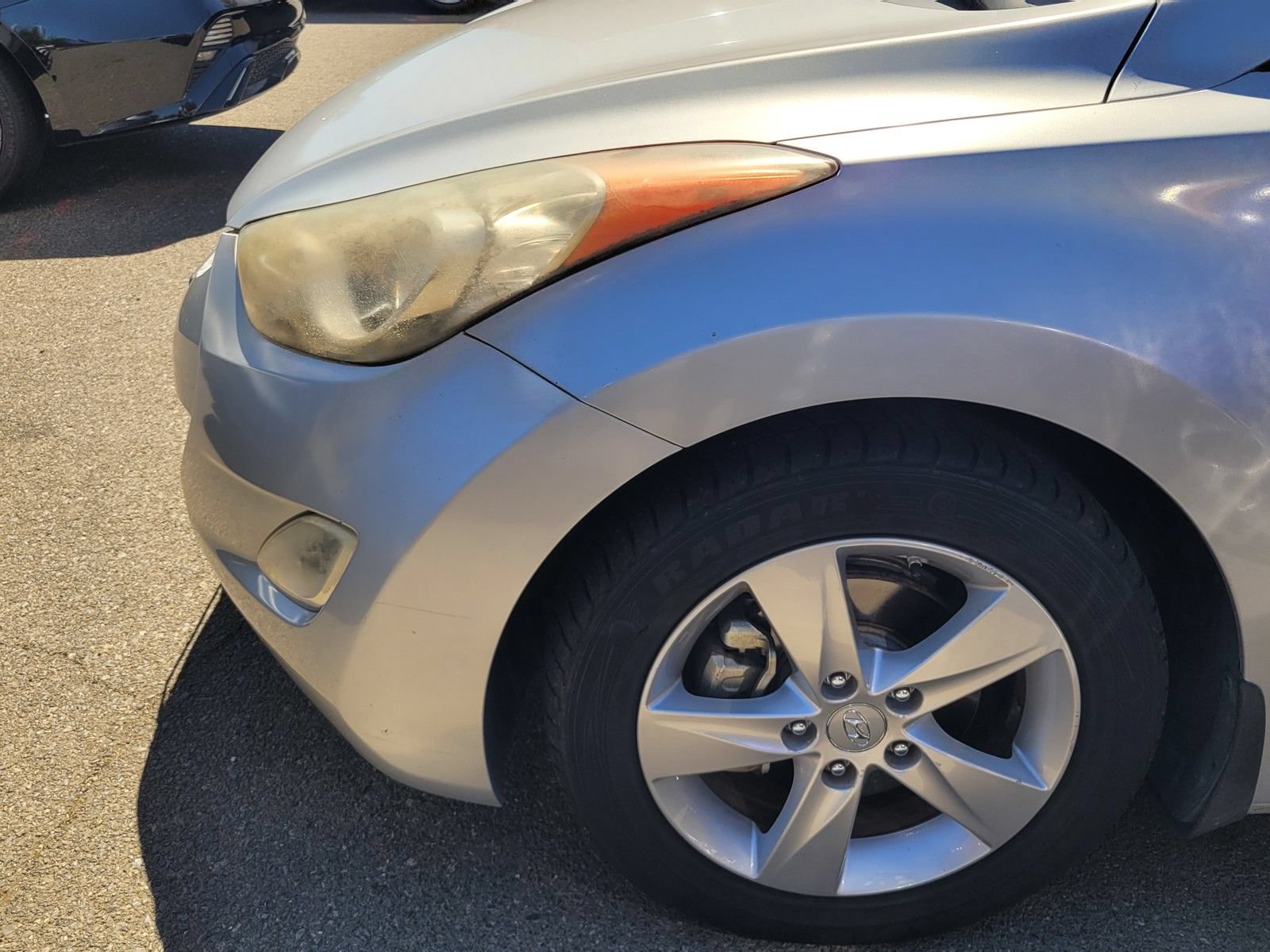 Used 2013 Hyundai Elantra GLS w/ Preferred Pkg FWD image 3