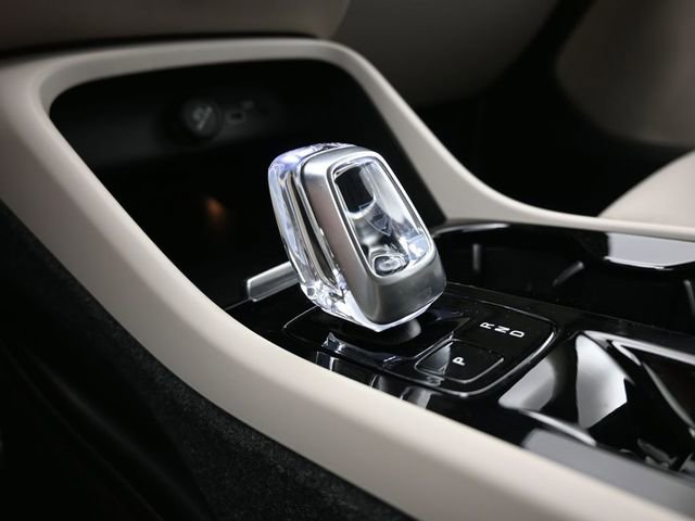Used 2024 Volvo XC40 B5 Plus w/ Climate Package image 11