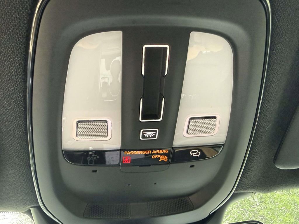 Used 2023 Volvo XC40 Recharge Plus image 26