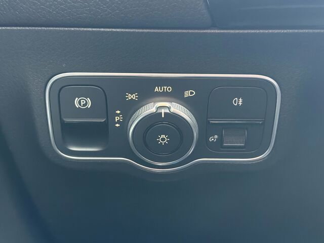 Used 2024 Mercedes-Benz GLA 35 AMG 4MATIC image 34