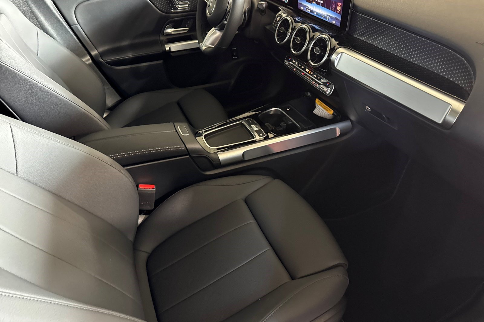 New 2026 Mercedes-Benz GLB 250 image 26