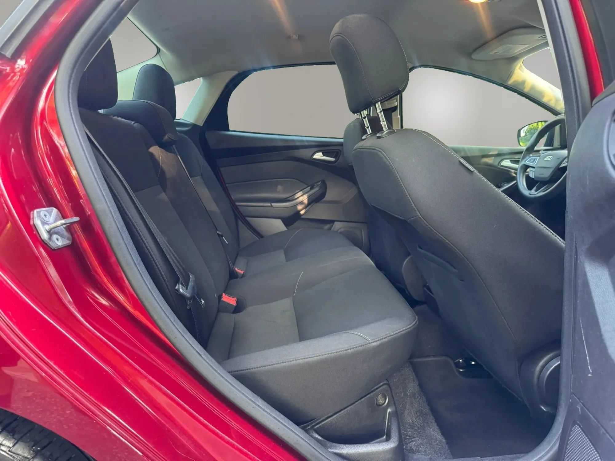 Used 2017 Ford Focus SE FWD image 20