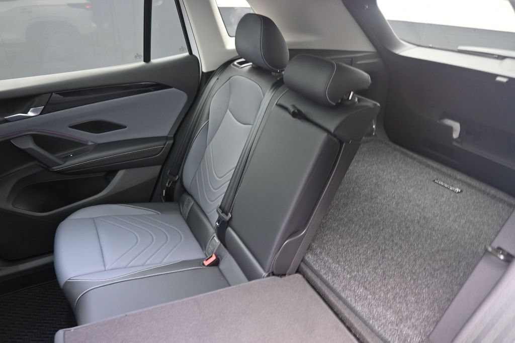 New 2026 Volkswagen Tiguan SE FWD image 22
