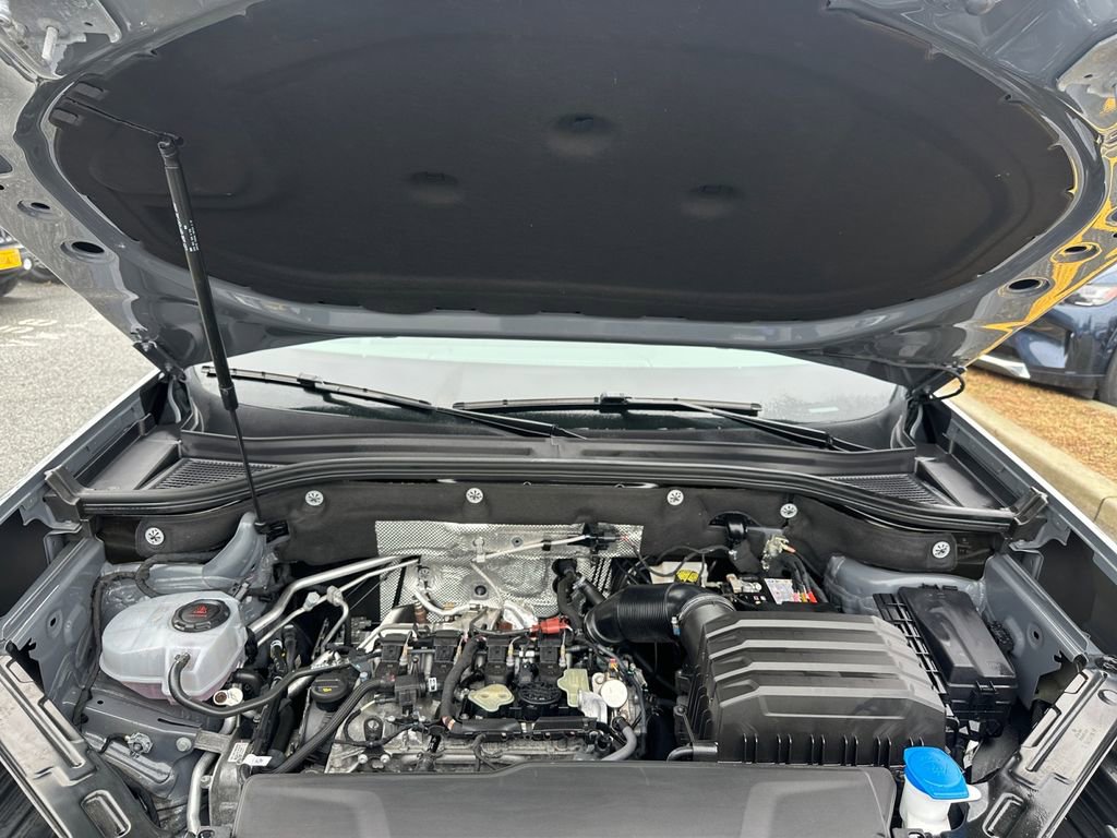 Used 2025 Volkswagen Atlas Peak Edition SE image 28