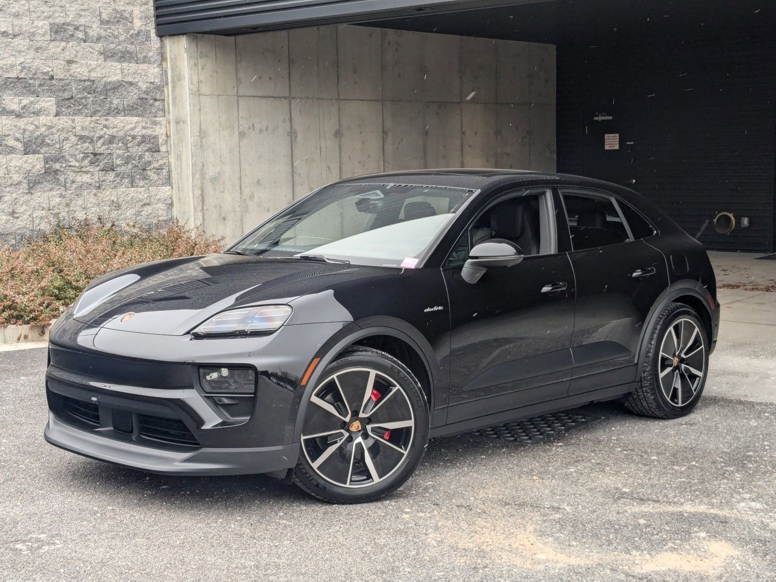 New 2025 Porsche Macan 4S Electric image 1