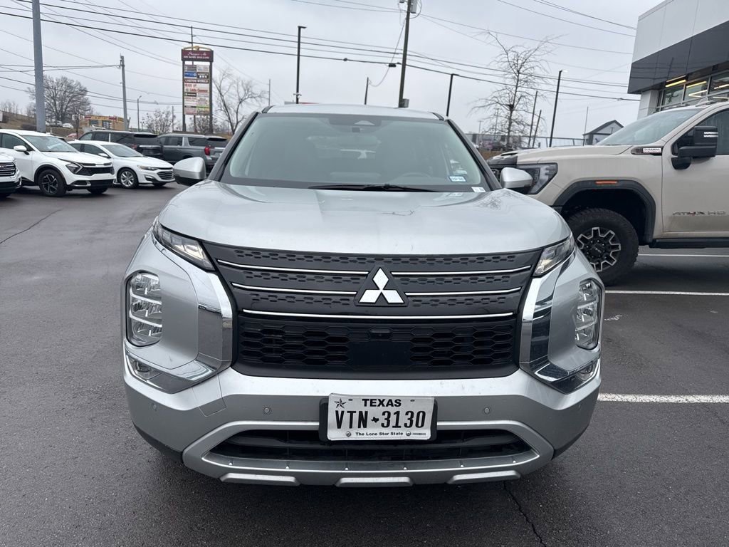 Used 2024 Mitsubishi Outlander SE image 3