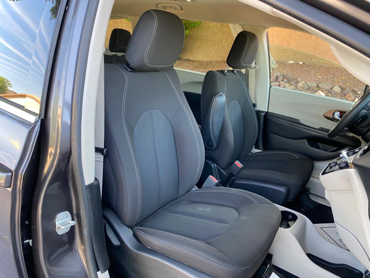 Used 2023 Chrysler Voyager LX FWD image 53