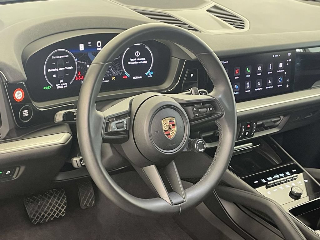 Certified 2025 Porsche Cayenne AWD/4WD image 4