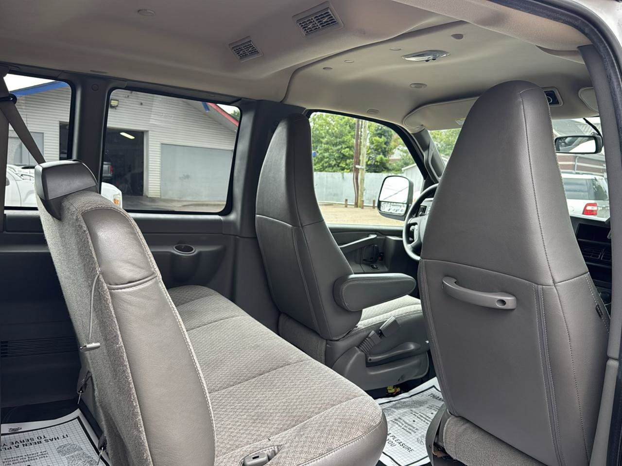Used 2018 Chevrolet Express 3500 LT w/ LT Preferred Equipment Group RWD image 18