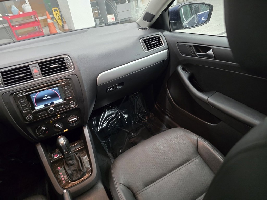 Used 2012 Volkswagen Jetta SEL image 32