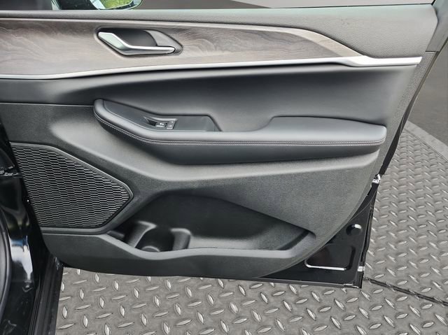 New 2025 Jeep Grand Cherokee Limited image 35